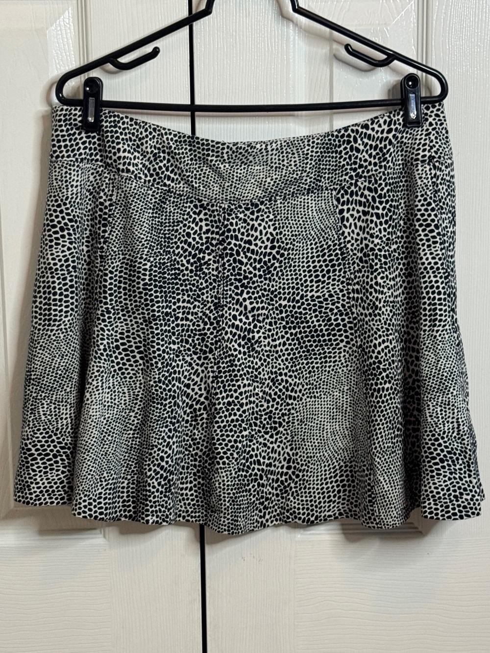 J. McLaughlin Black White Abstract Animal Dot Flare Skirt Size L EUC - Picture 1 of 6